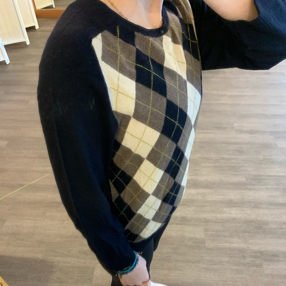sweater - Picture 3 of 4